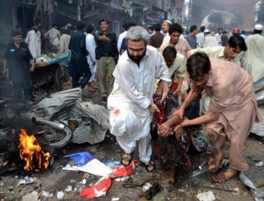 Σκοτώθηκαν 22 άτομα από βόμβα σε σιιτικό τζαμί στο Πακιστάν (φωτό, βίντεο)